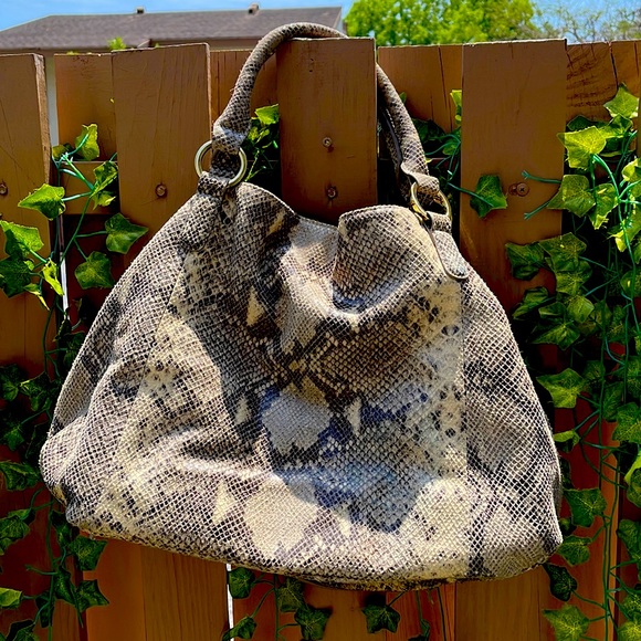 G.I.L.I. Handbags - Gorgeous G.I.L.I. python genuine leather satchel with crossbody strap & key fob.